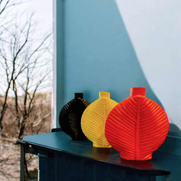 Artistic Leaf Flair Vases 1 Unit